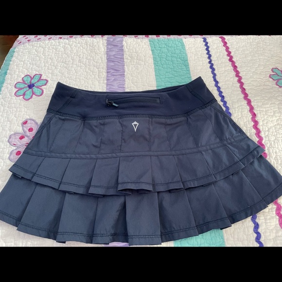 Ivivva skirt - Picture 3 of 3